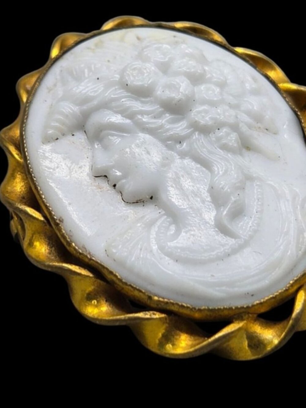 Antique Victorian Cameo Brooch Glass Paste Profile Gold Gilt Twist Frame c. 1870 - Picture 8 of 13